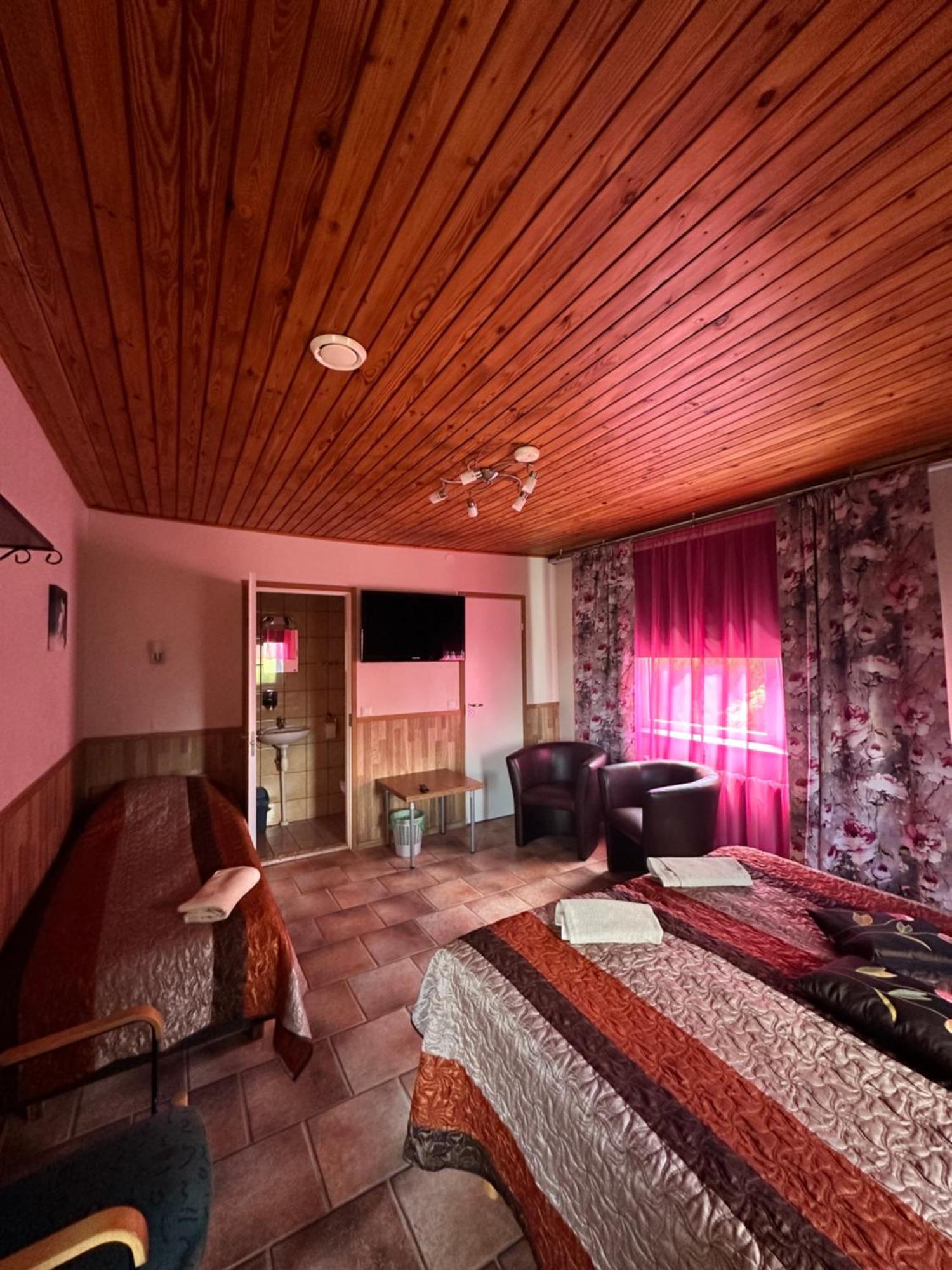 Guesthouse Maenniku Parnu Ngoại thất bức ảnh