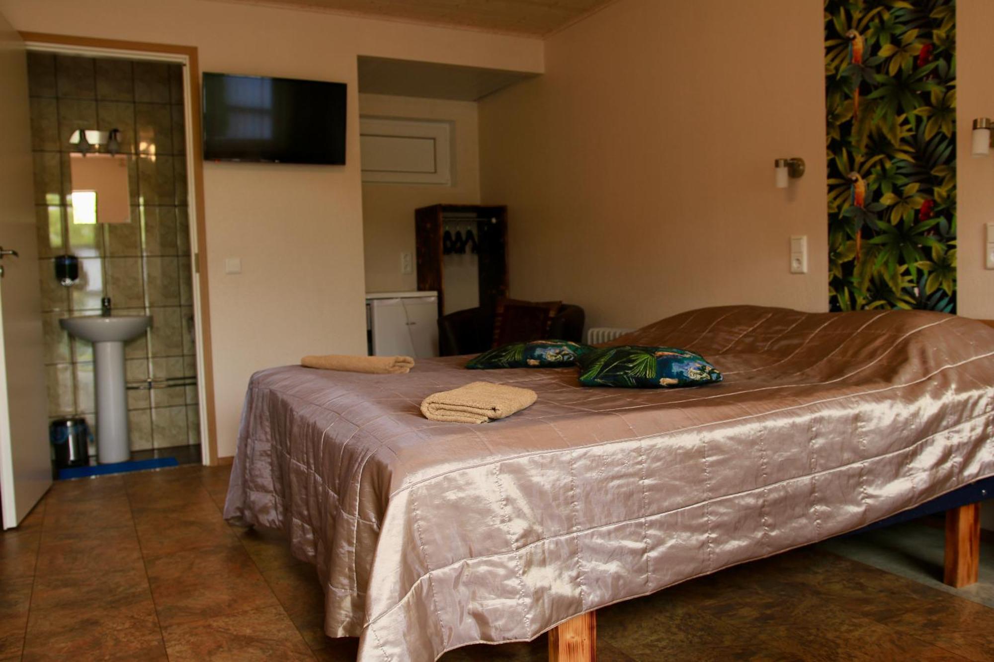 Guesthouse Maenniku Parnu Ngoại thất bức ảnh