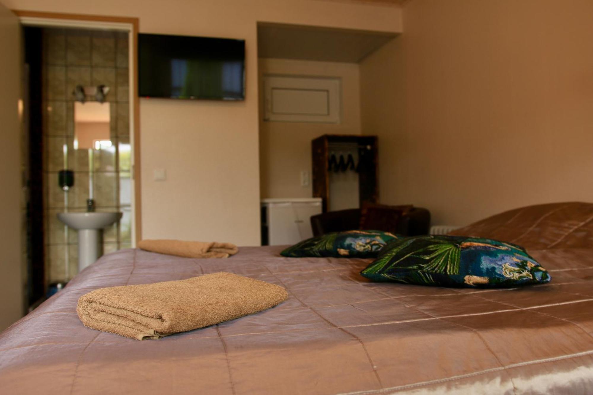 Guesthouse Maenniku Parnu Ngoại thất bức ảnh